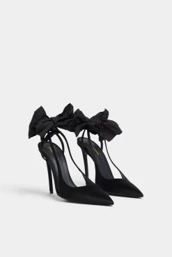 Take A Bow Pumps